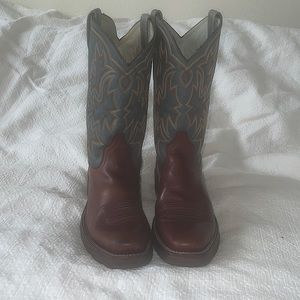 Grey/Brown Bomber Square boot size 8 preowned used in good condition